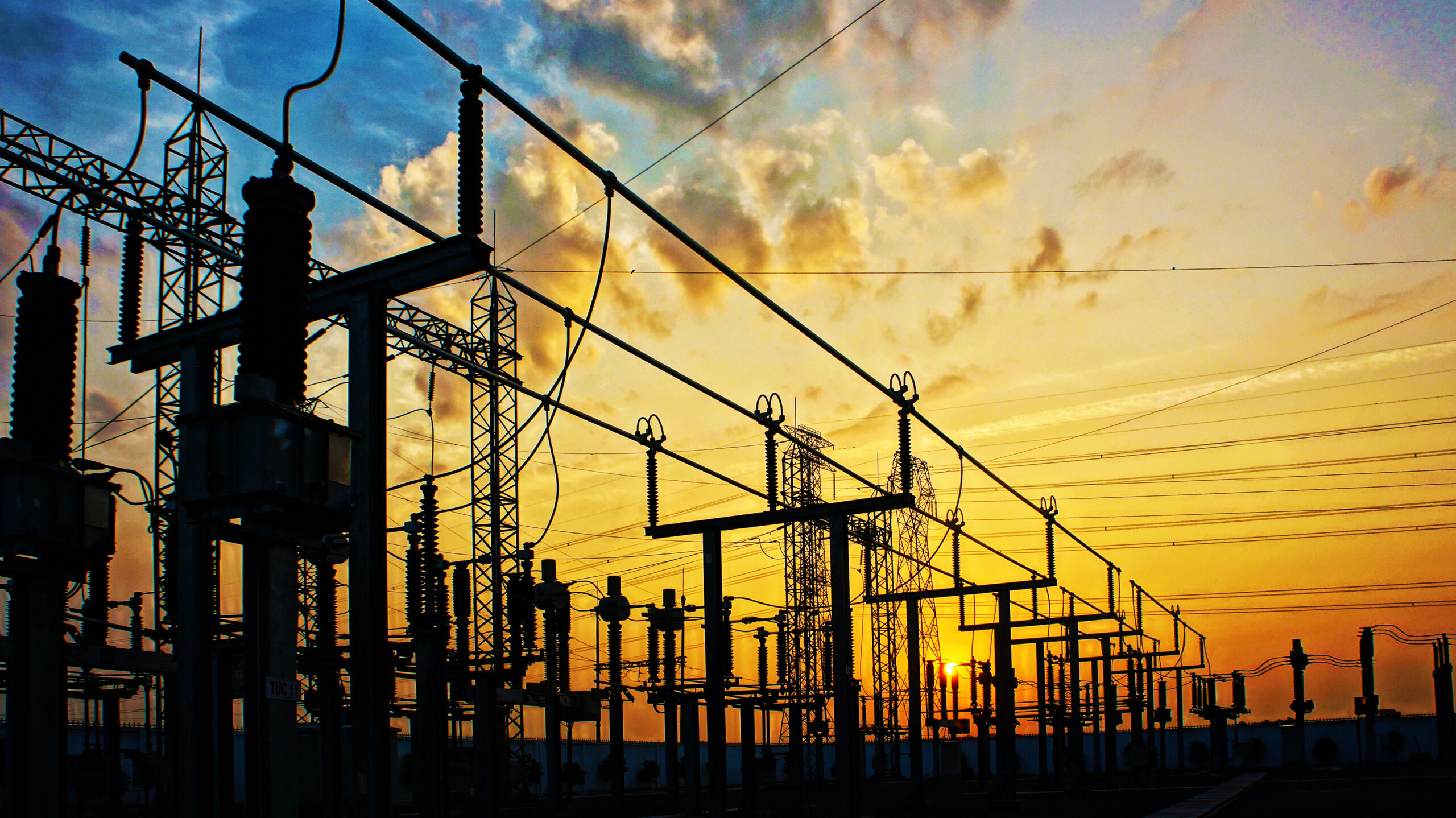 Intermondial — redes elétricas, subestações e energia solar
